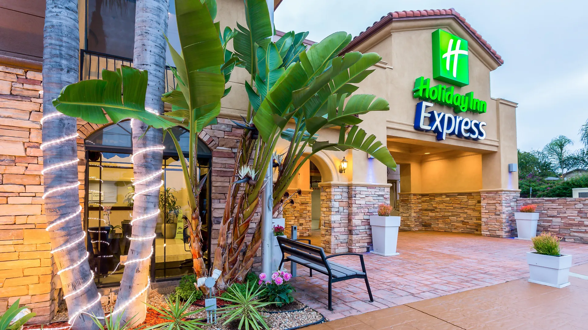 Hotel Express - Sea World Area By Ihg 2*