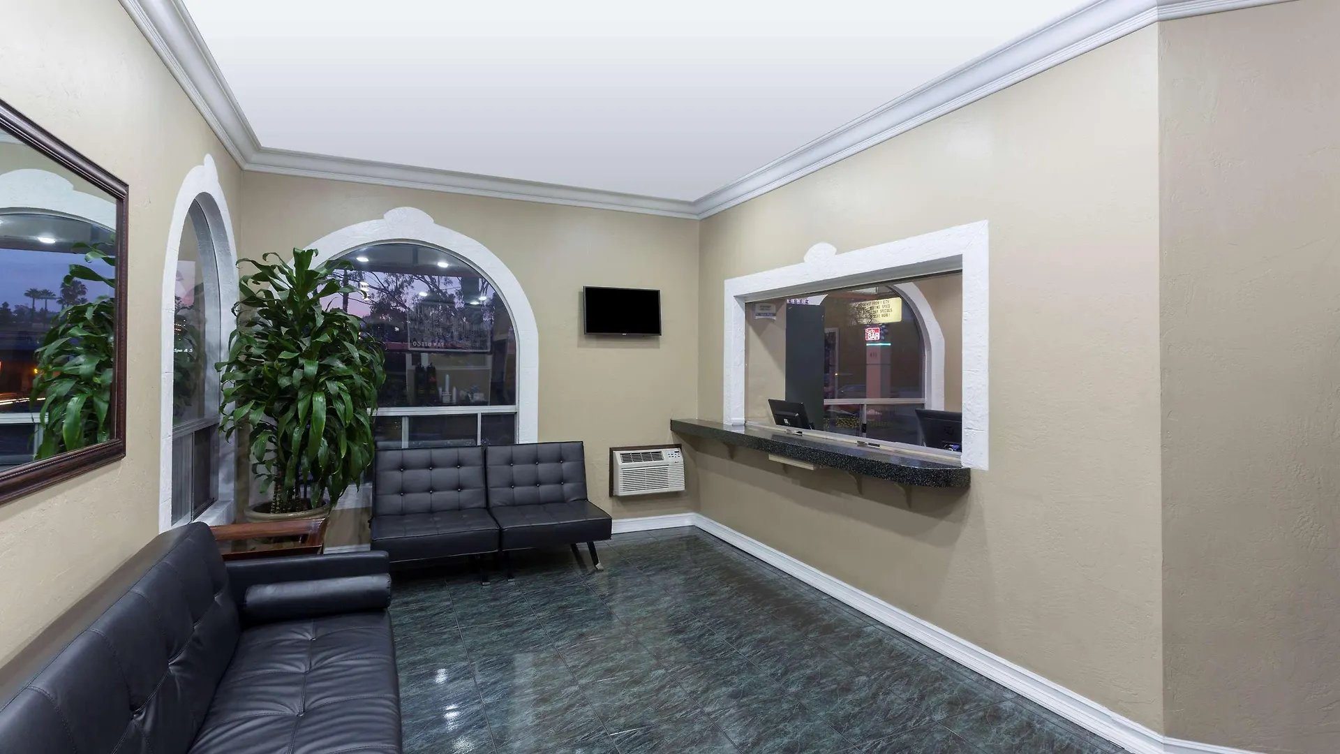 Super 8 By Wyndham Circle Hotel San Diego