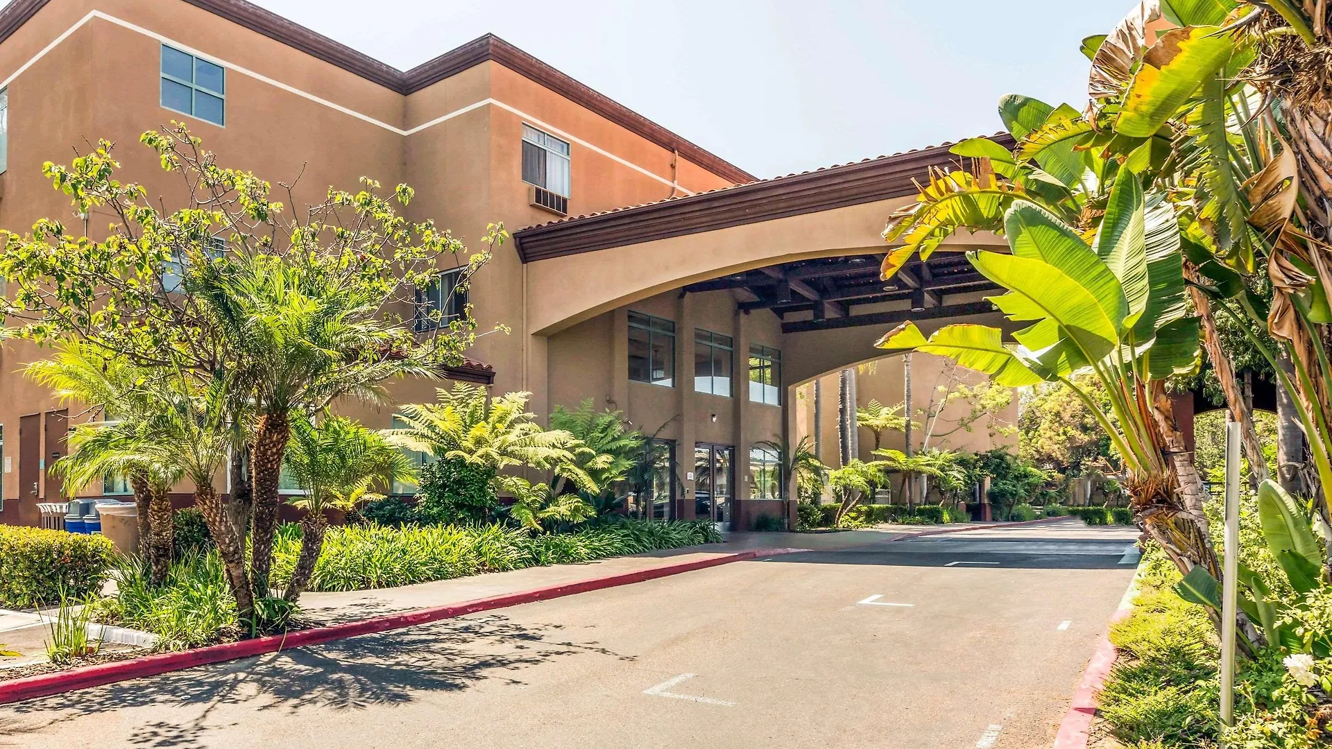 Ramada By Wyndham 2*