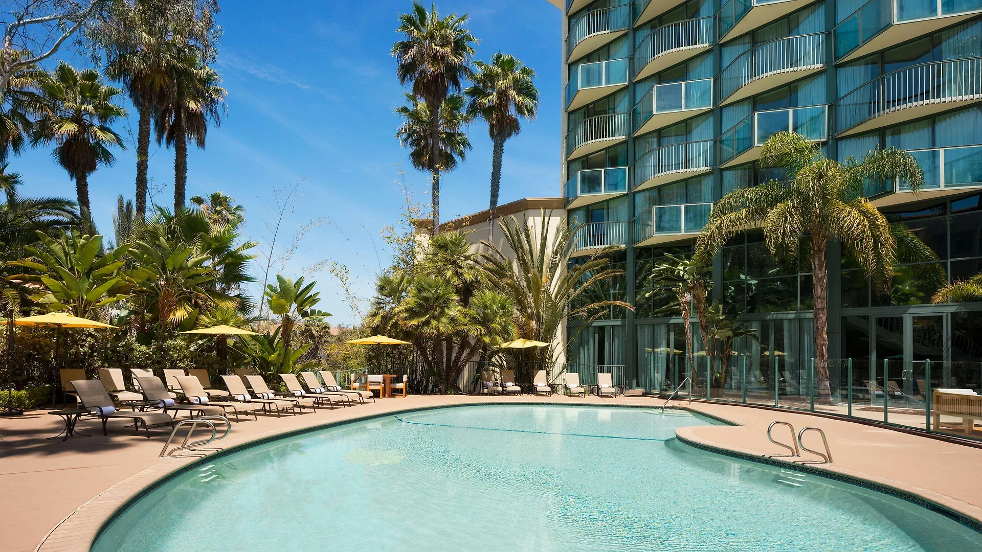 Doubletree By Hilton Circle Hotel
