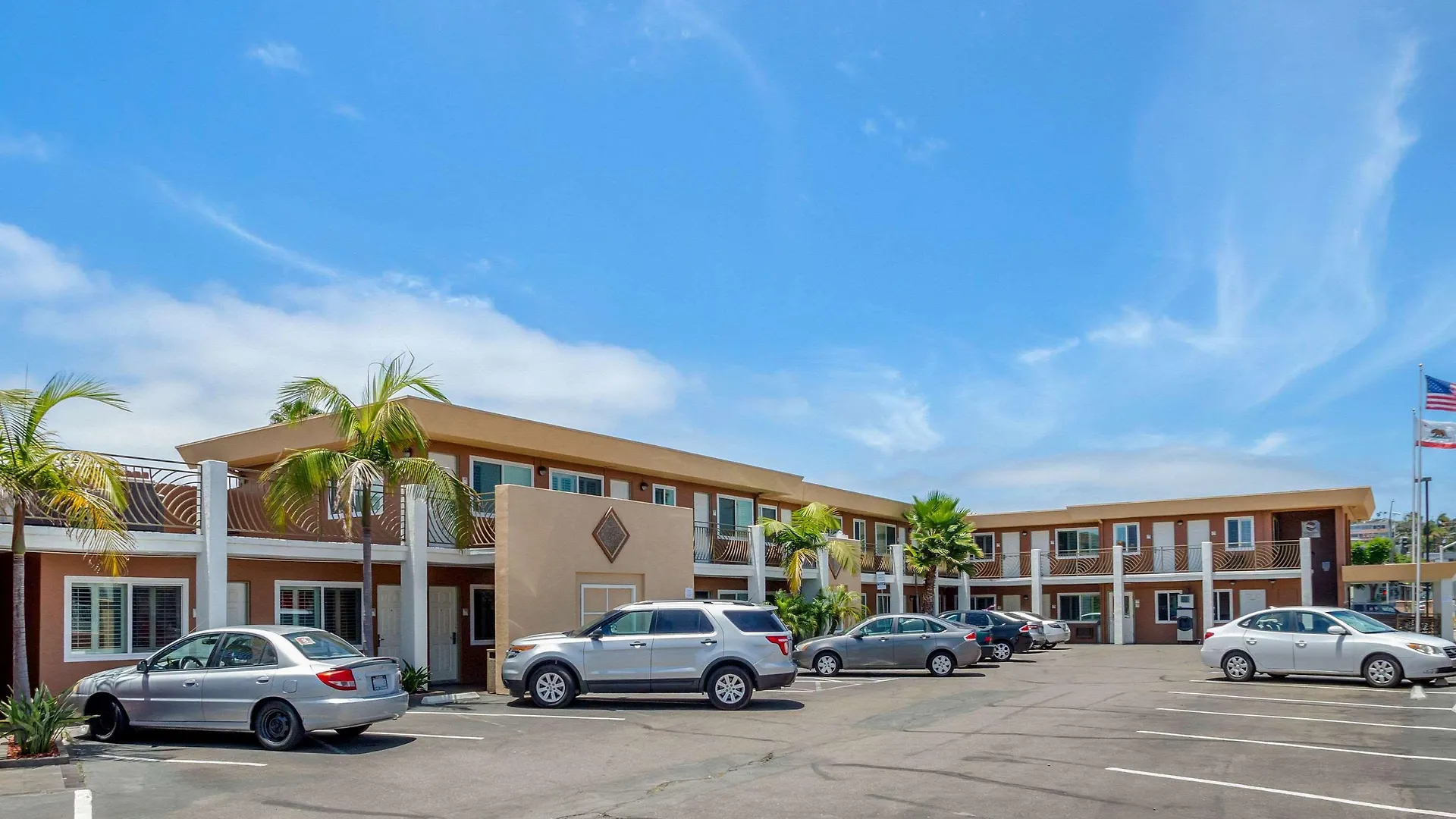 Inn Comfort Airport At The Harbor 2*