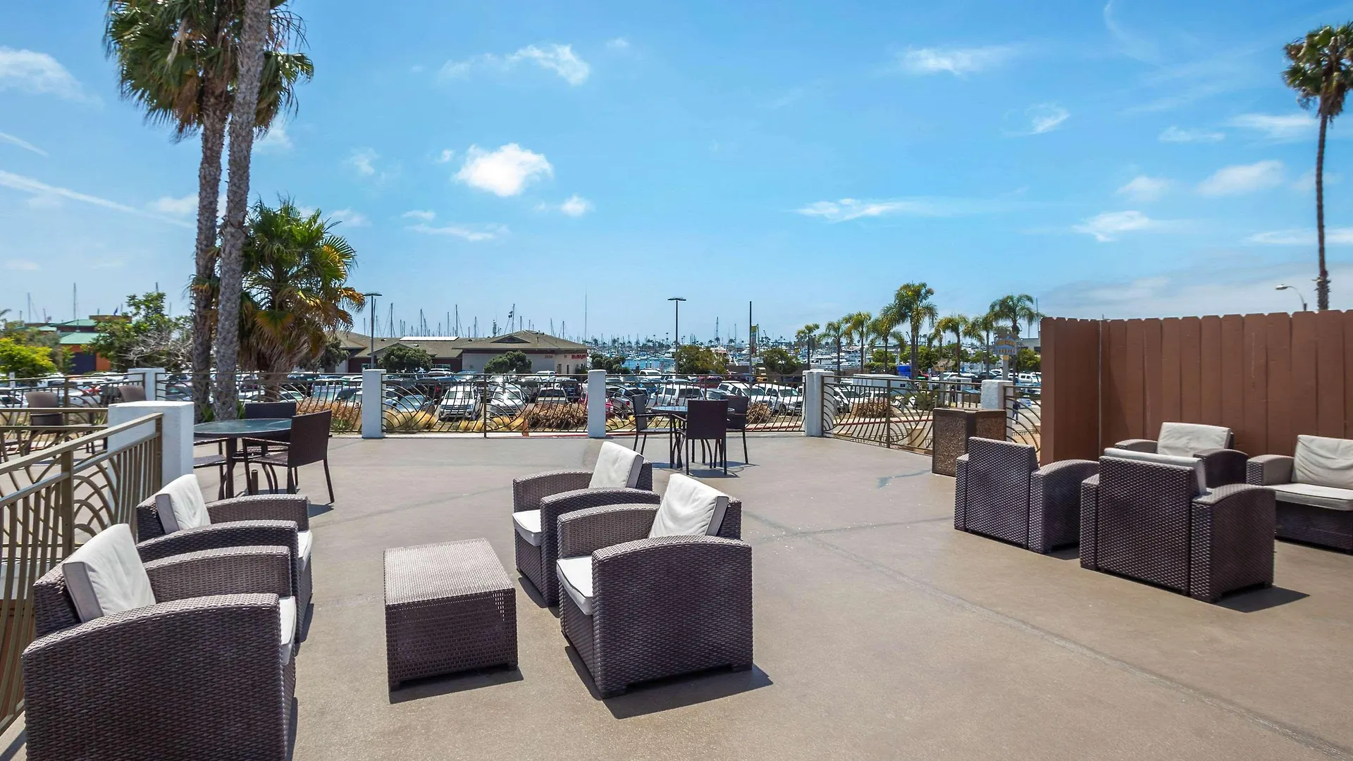 Comfort Airport At The Harbor Inn 2*