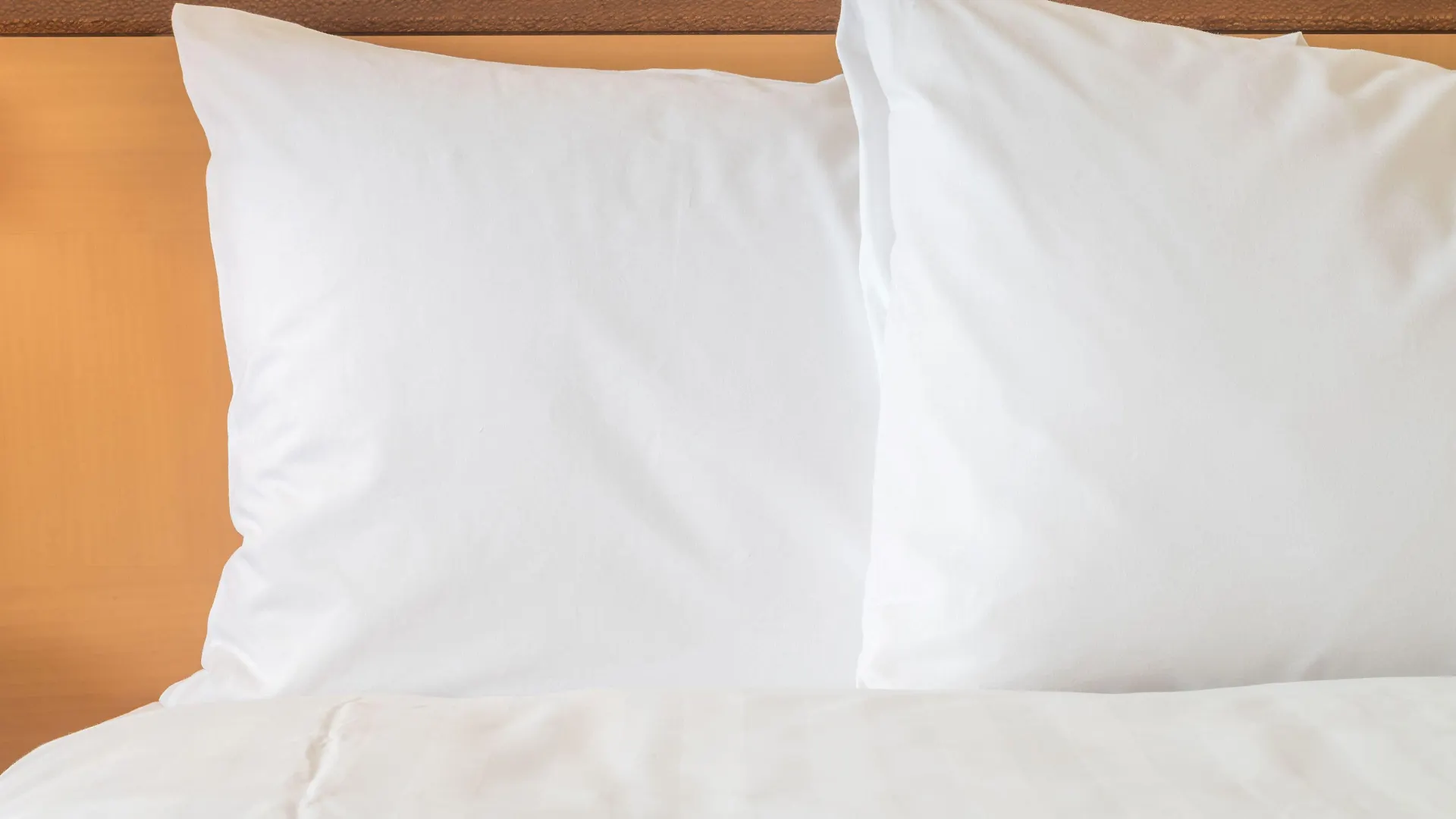 Hotell Holiday Express Airport-old Town By Ihg 2*