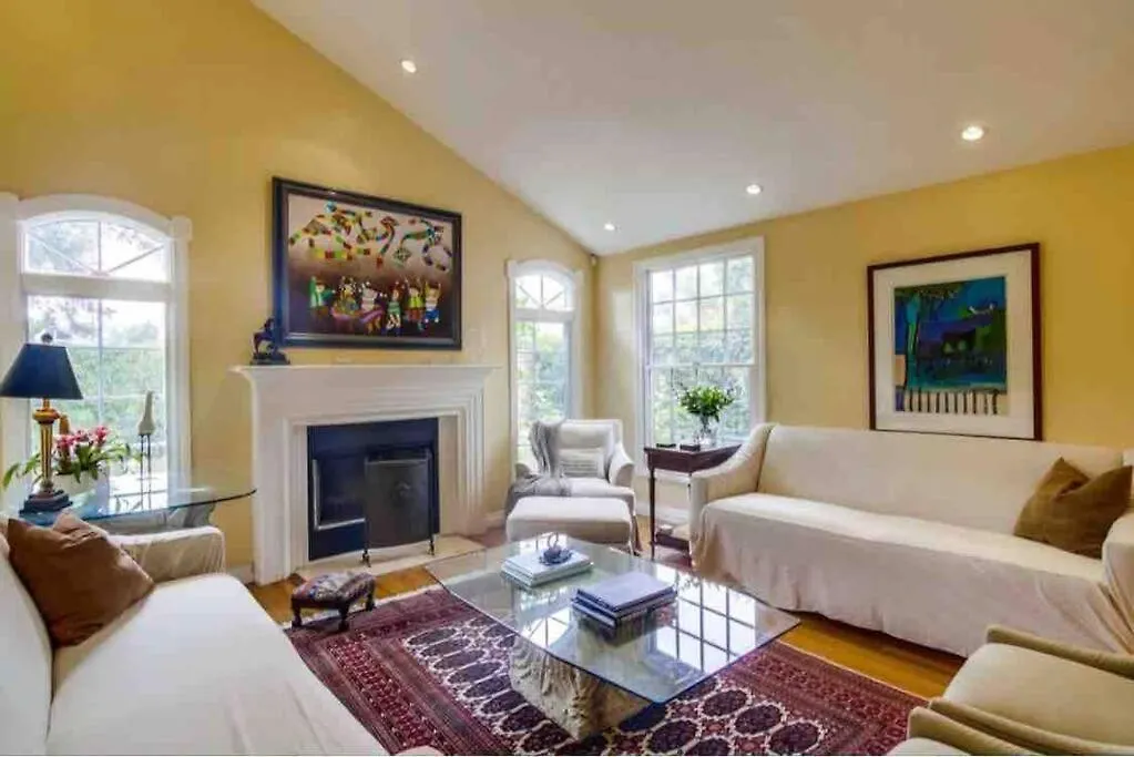 Spacious 4 Bedroom 3.5 Bath In Coronado