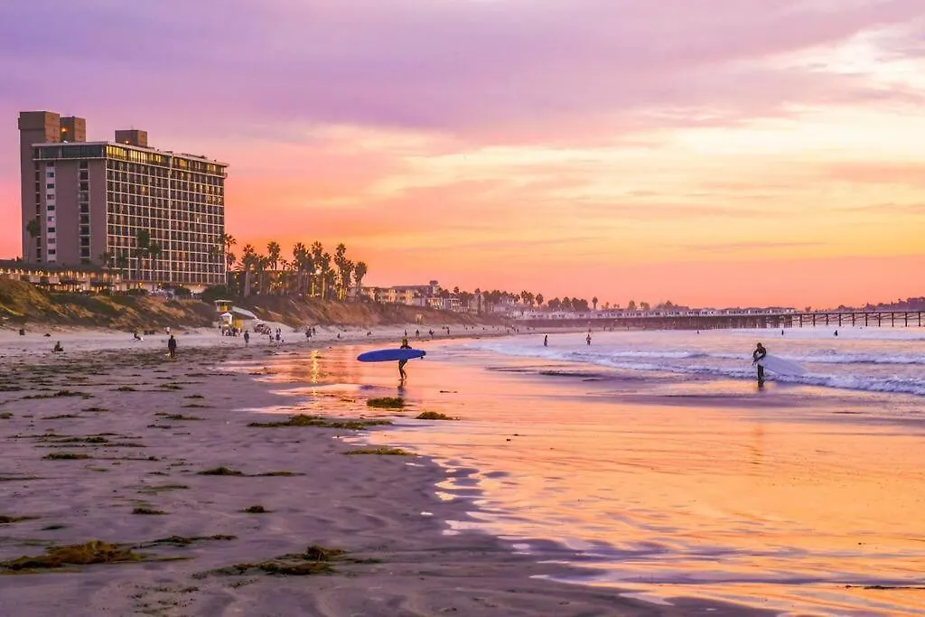 Artistic Paradise Studio With Balcony Near Downtown San Diego! Perfect For Travelers And Couples! Apartment