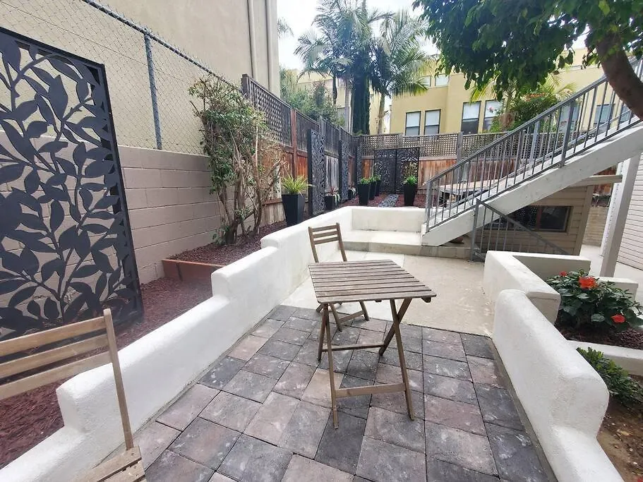 Cozy Studio Beautiful And Peaceful Of Gem Gaslamp District! Your Away From Home! *