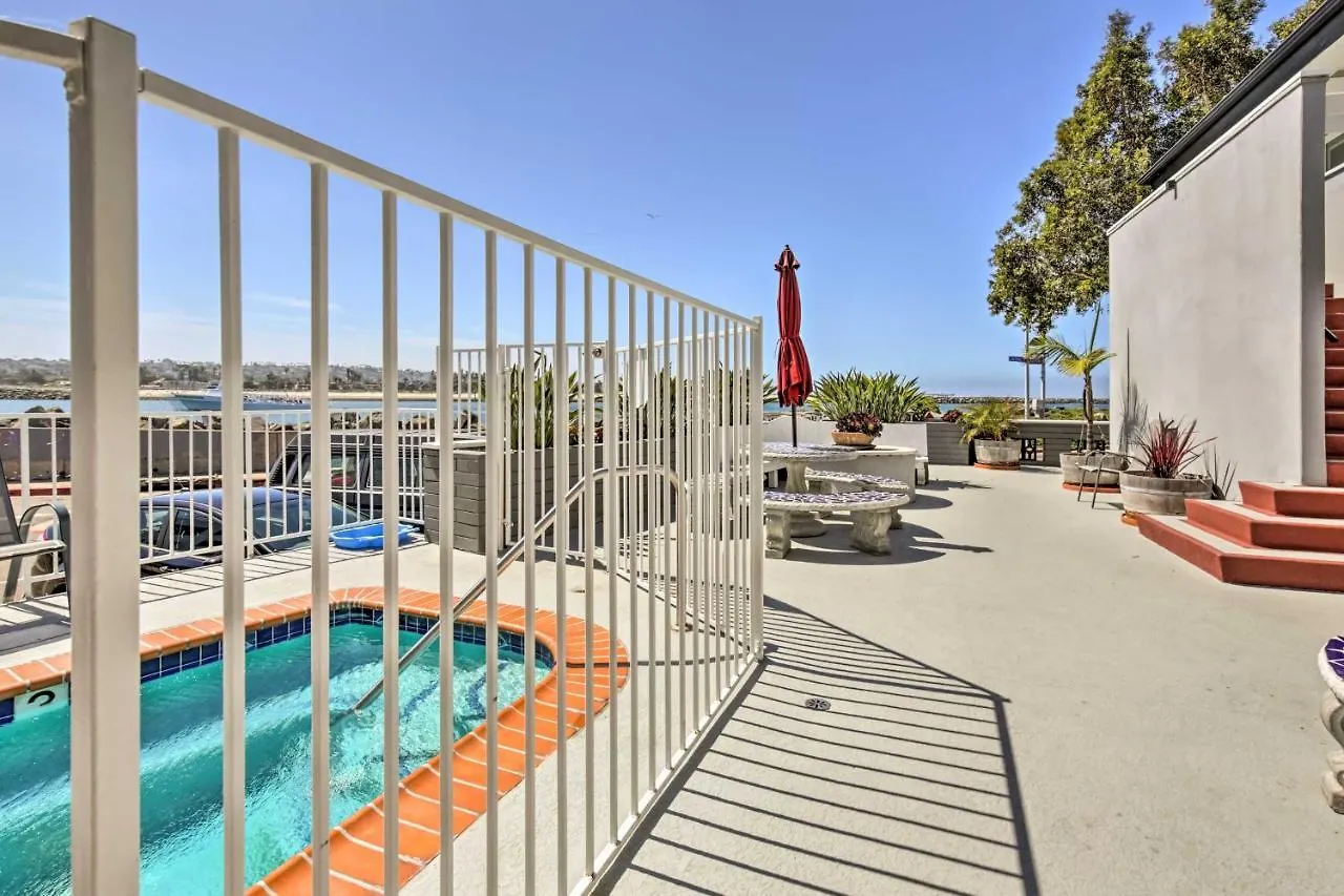 Hub With Bay Views - 1 Block To Beach! Apartment San Diego