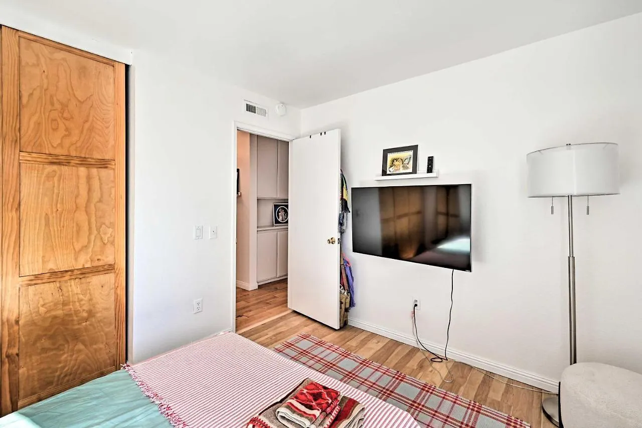 Дом отдыха Spacious House With Yard And Patio!