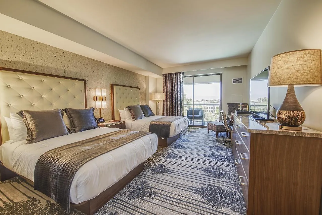 Otel Legacy & 4*