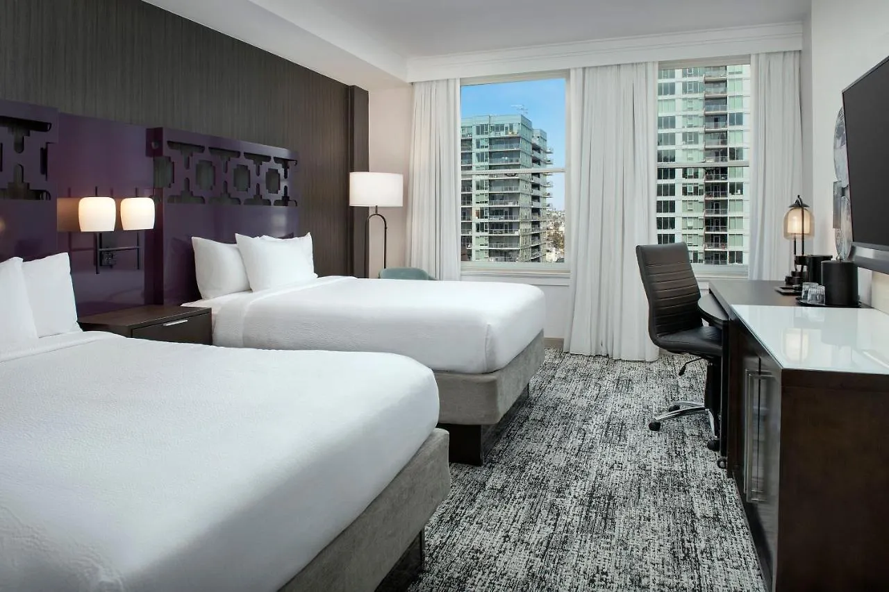 Courtyard By Marriott Downtown Hotel