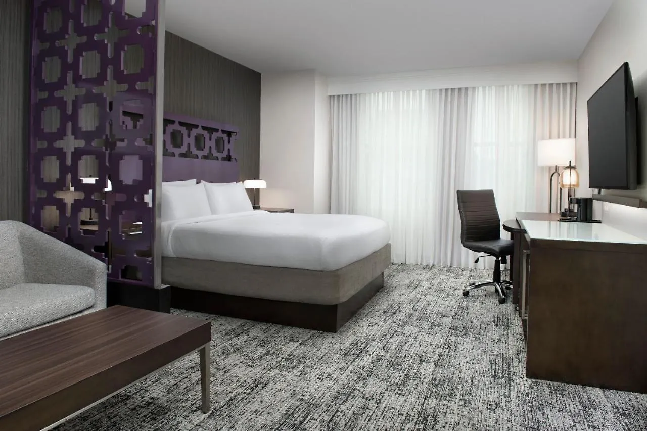 Courtyard By Marriott Downtown 4*