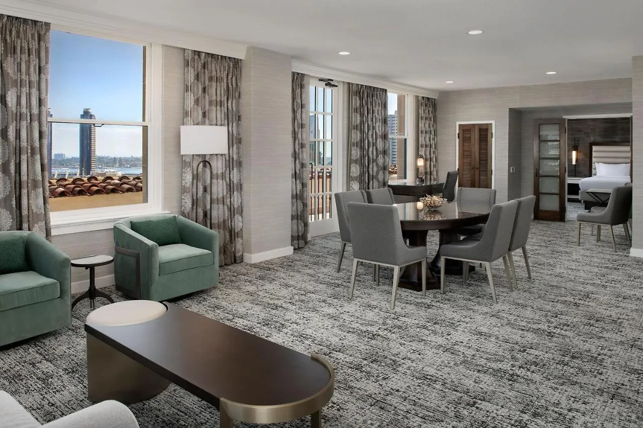 Courtyard By Marriott Downtown