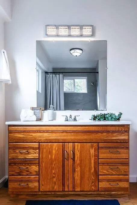 Crown Point Beach Retreat Apartment *