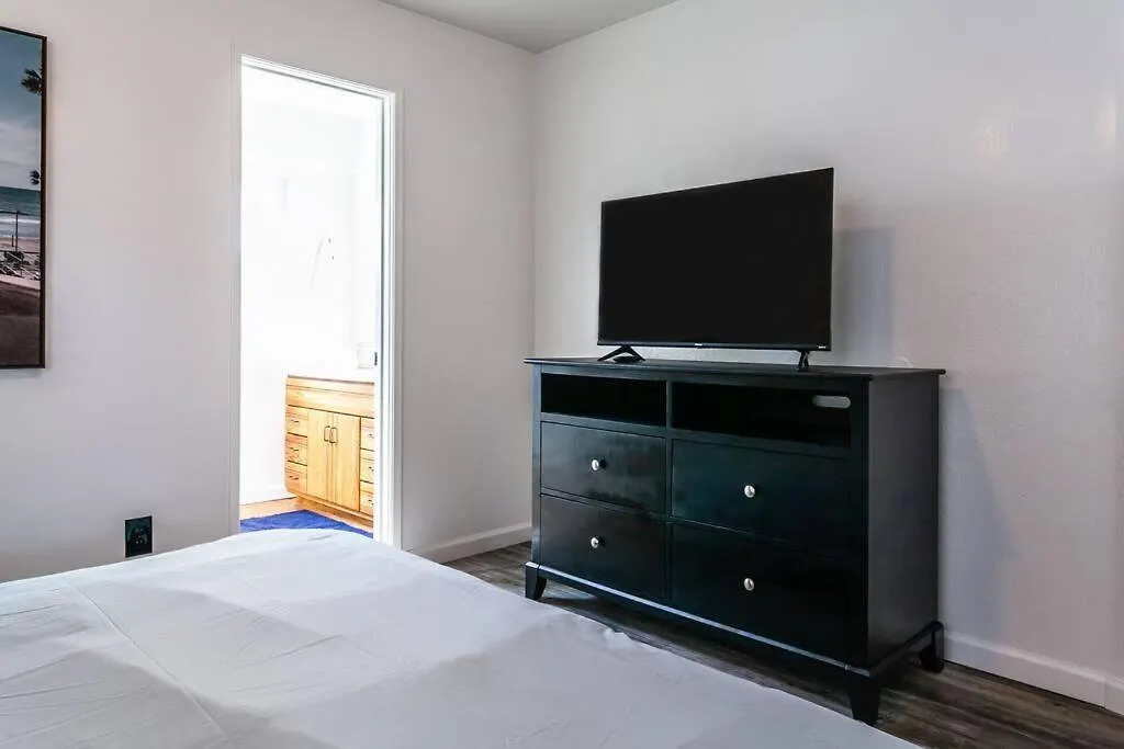 Crown Point Beach Retreat Apartment
