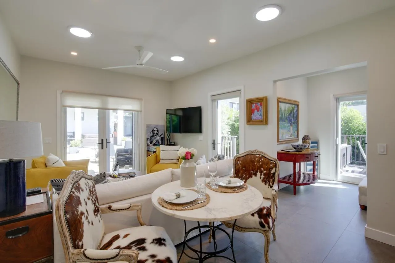 펜션 Serene Retreat With Deck - Walk To Bay! *