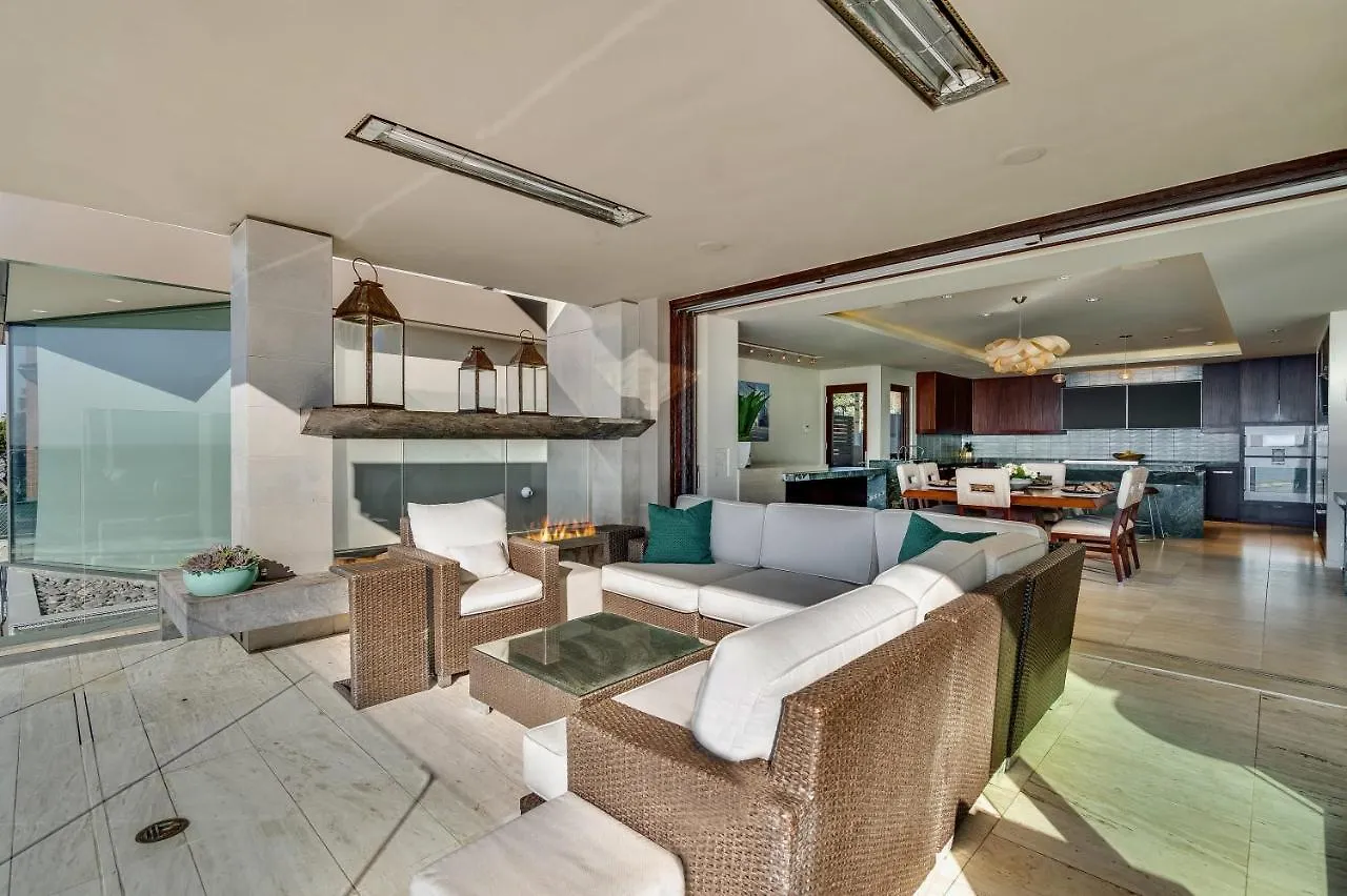 Luxury Beachfront With Hot Tub & Ocean Views