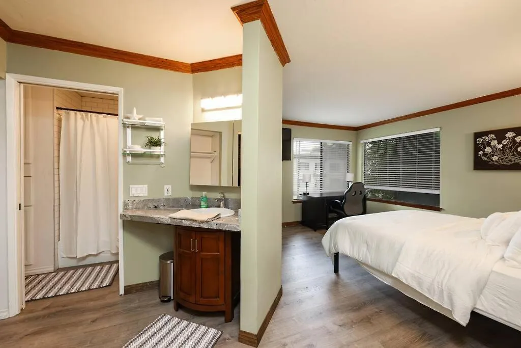Chic Steps From Petco Park *