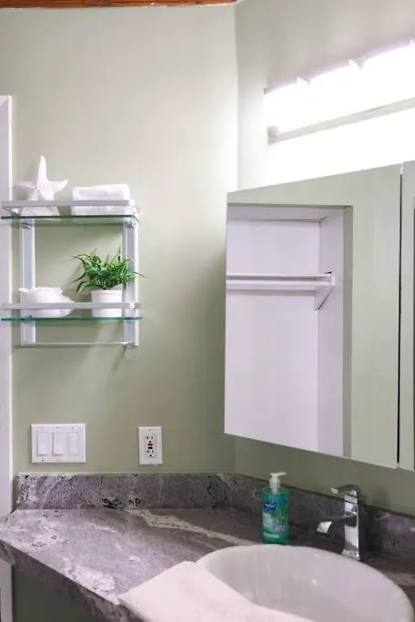 Apartment Chic Steps From Petco Park
