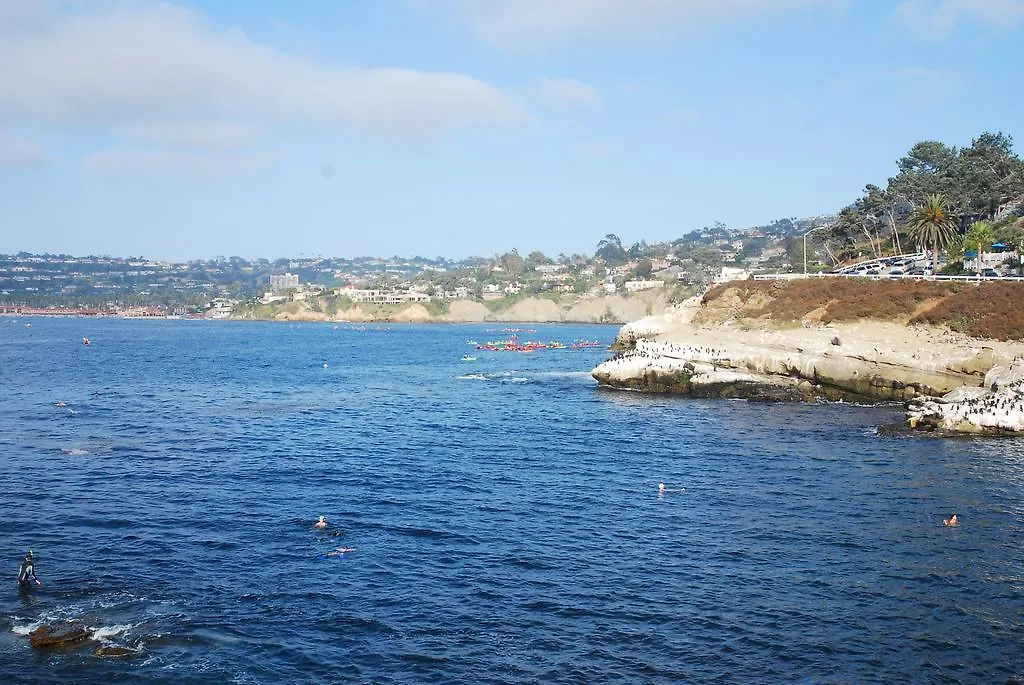 La Jolla Cove 3*