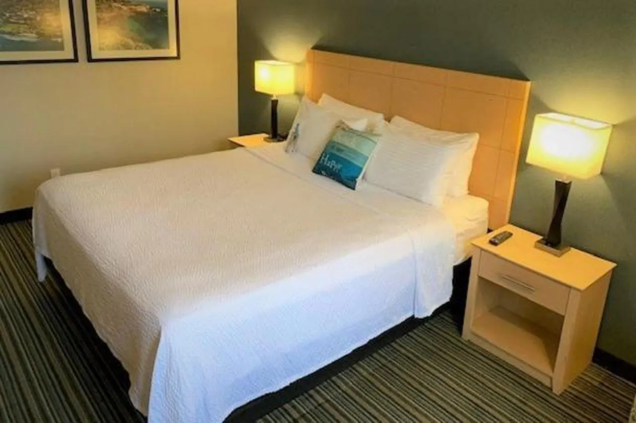 Hotel By The Sea, La Jolla 3*
