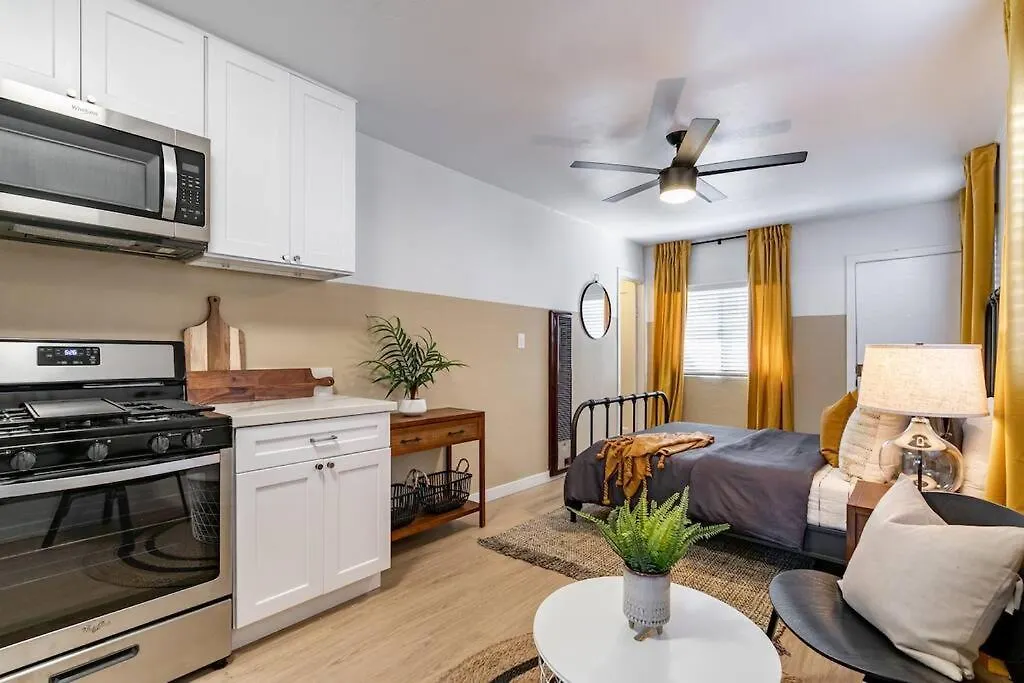 Live Like A Local - With Huge Backyard Apartment San Diego