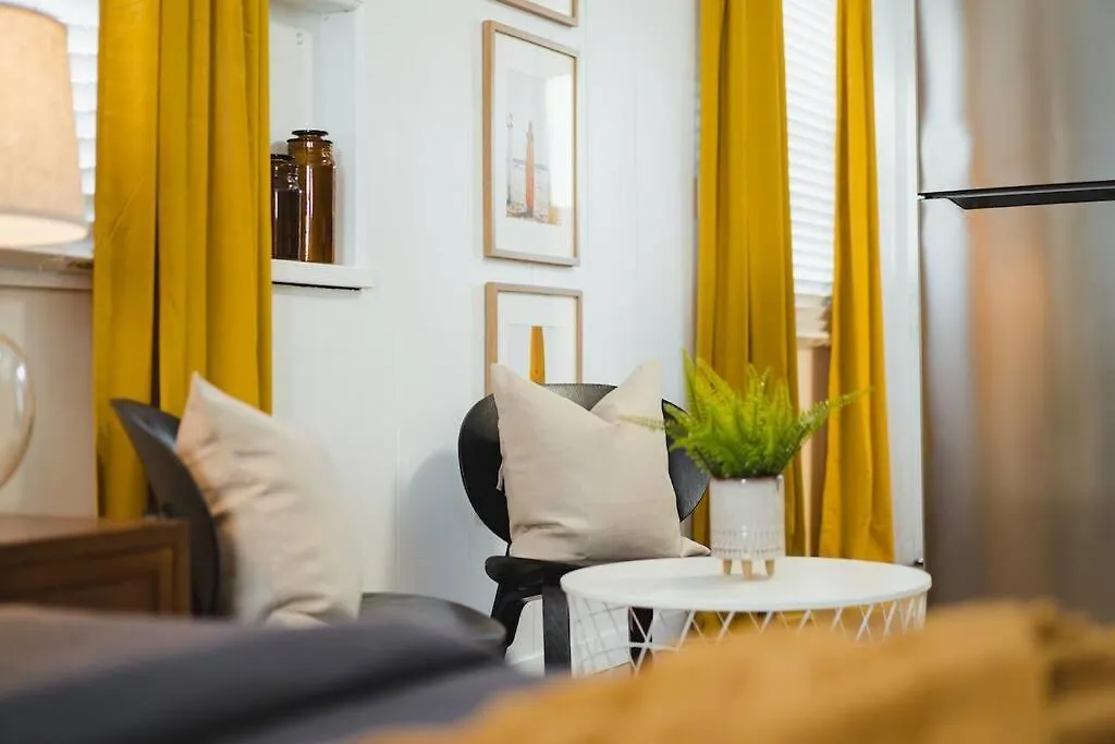 Apartment Live Like A Local - With Huge Backyard