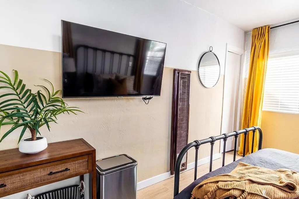 Live Like A Local - With Huge Backyard * San Diego
