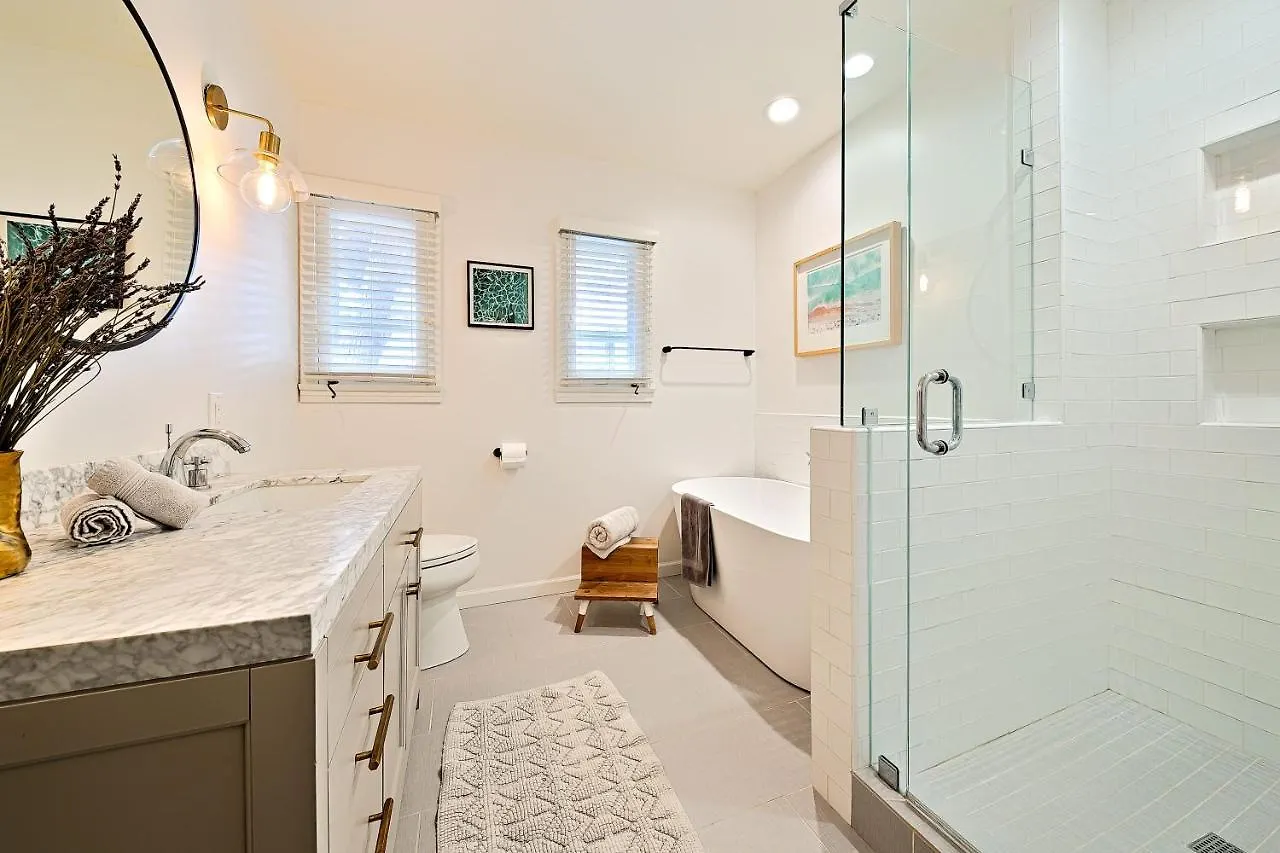 Gorgeous Coastal Four-bedroom Steps From Windansea * San Diego