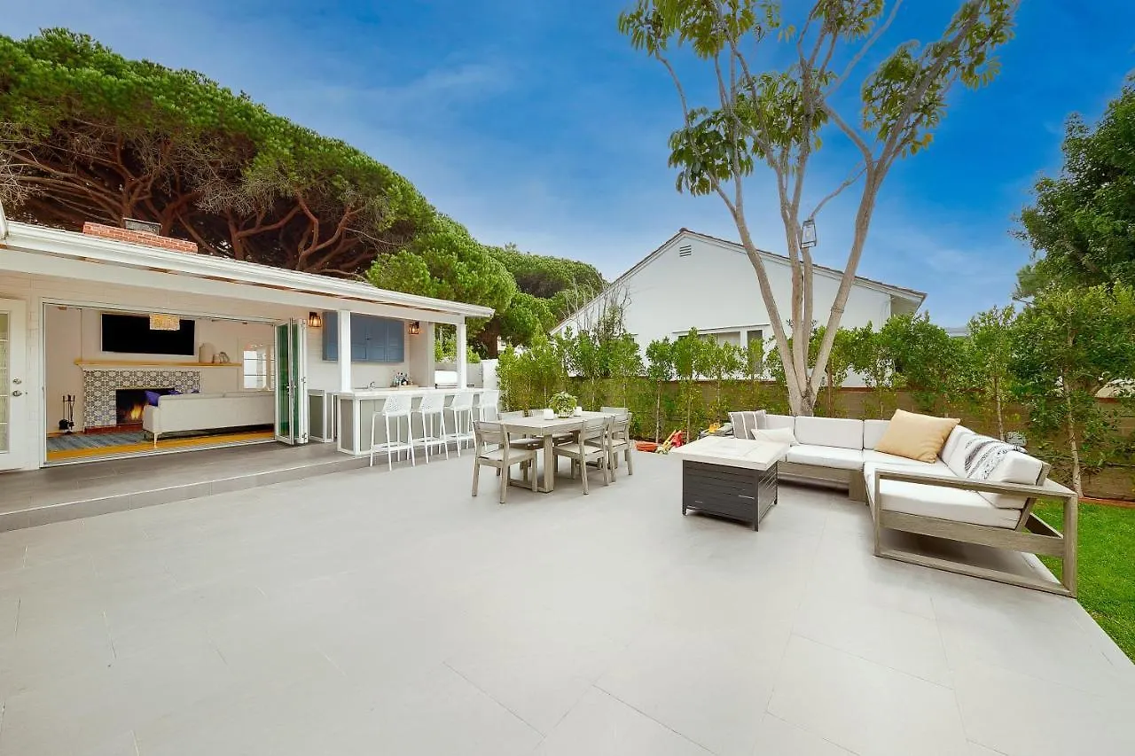 Gorgeous Coastal Four-bedroom Steps From Windansea *