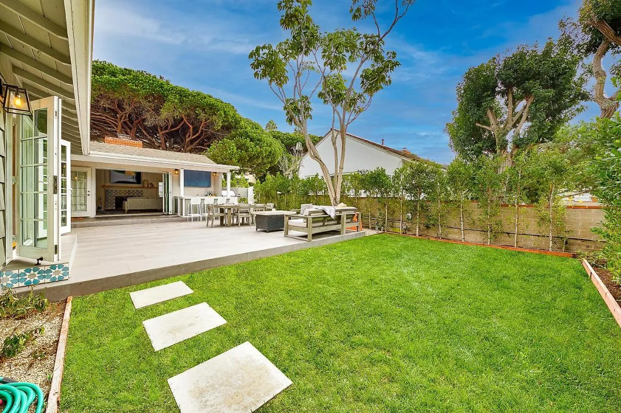 Gorgeous Coastal Four-bedroom Steps From Windansea