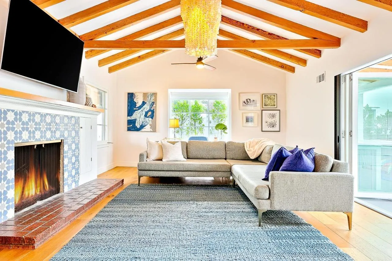 Gorgeous Coastal Four-bedroom Steps From Windansea Holiday home