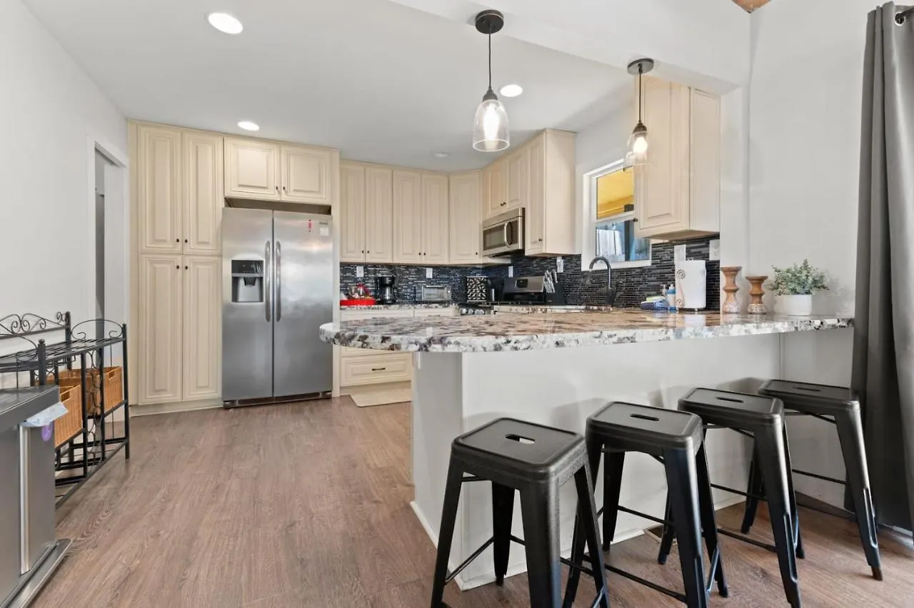 Lovely Ocean View Beach House 3br Sleeps 9 *