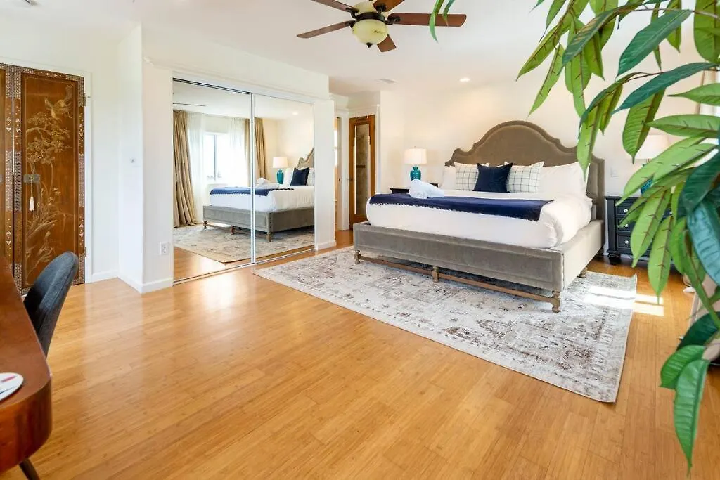 Apartment Stylish With Ocean & Views