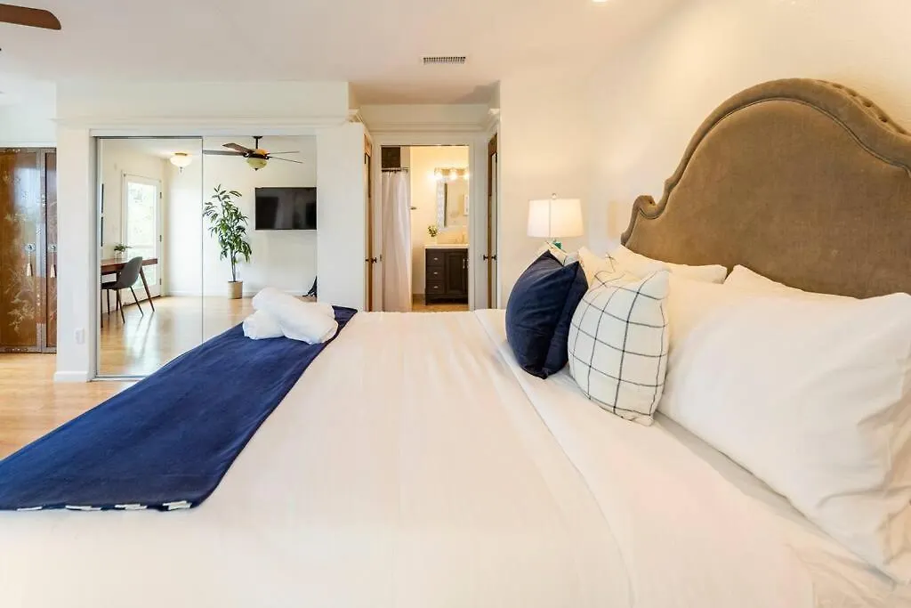 Stylish With Ocean & Views
