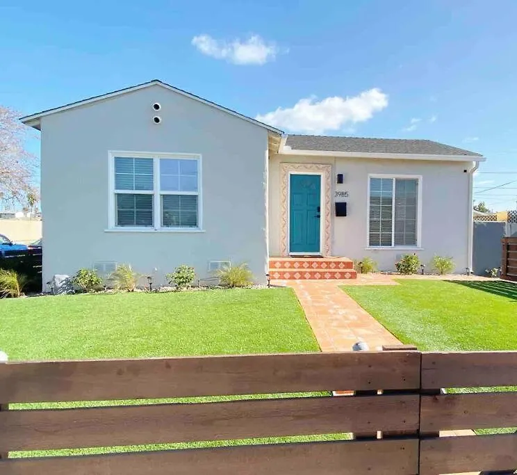 Crown Point W/ Cowboy Pool 2 Blocks To Bay Holiday home