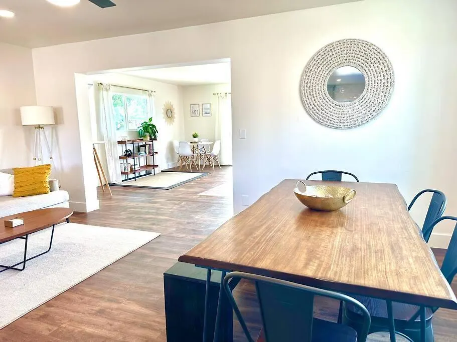 Modern With View And Large Private Backyard *