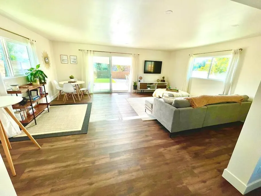 Modern With View And Large Private Backyard Holiday home San Diego