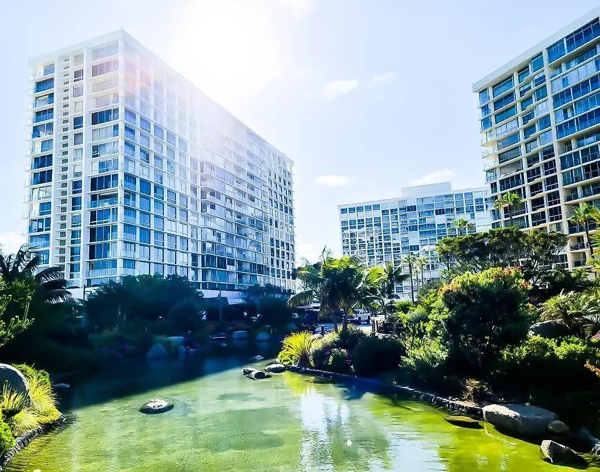 Luxury Beach-front High-rise Apartment *