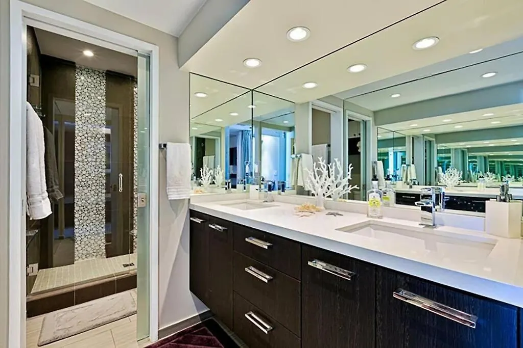 Crown Jewel In Mission At Ocean Front Walk * San Diego