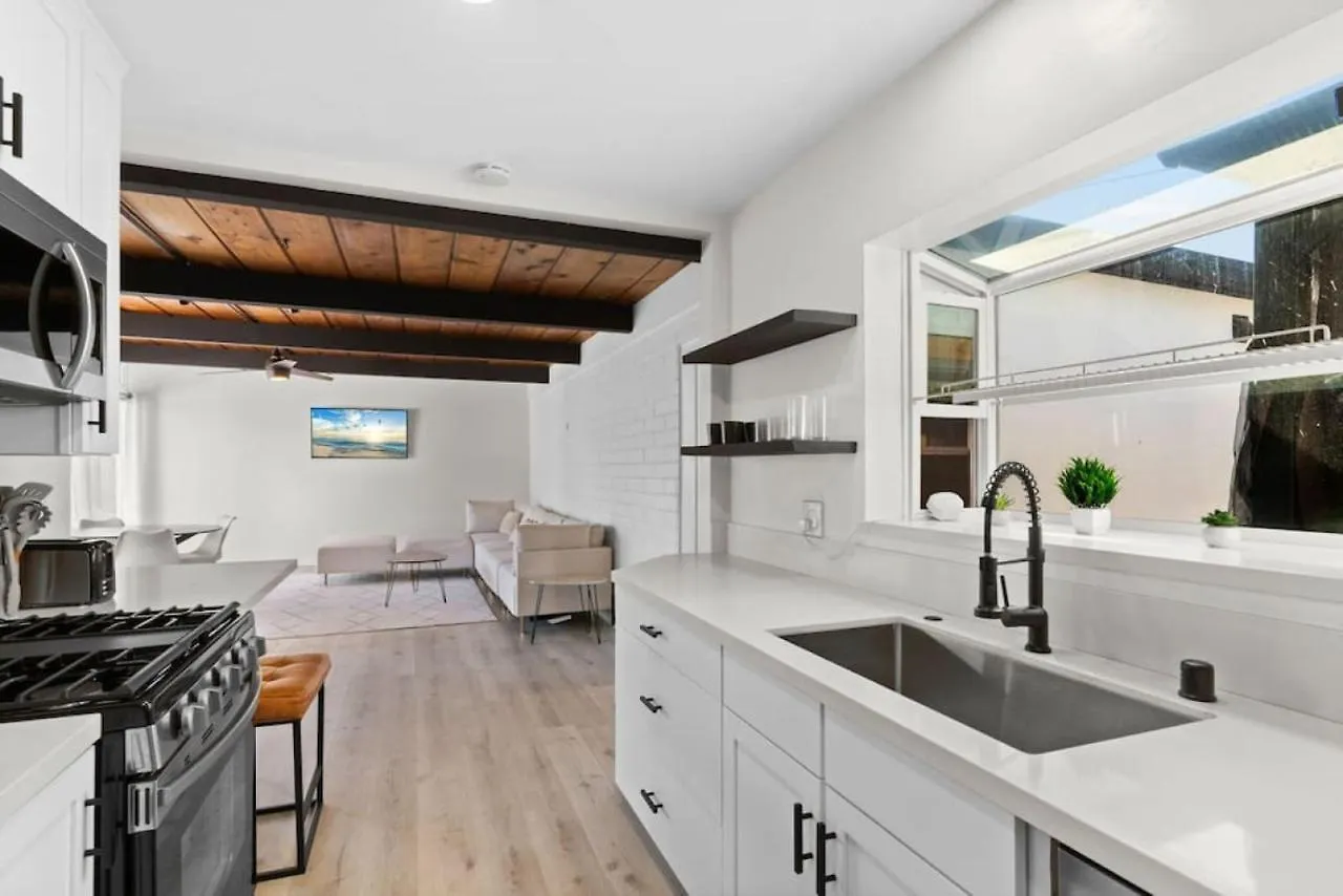 Cozy, Bright, And Walk To Crown Point Park/bay Holiday home *