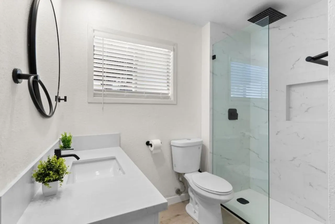 Cozy, Bright, And Walk To Crown Point Park/bay Holiday home *