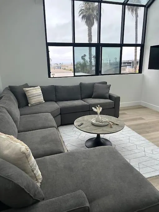 La Jolla Townhouse Steps Away From Windansea *