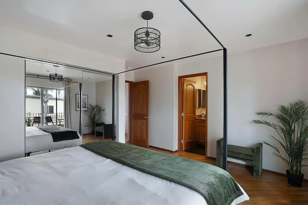 Holiday home Rooftop City/water Views*jacuzzi*king Beds*central
