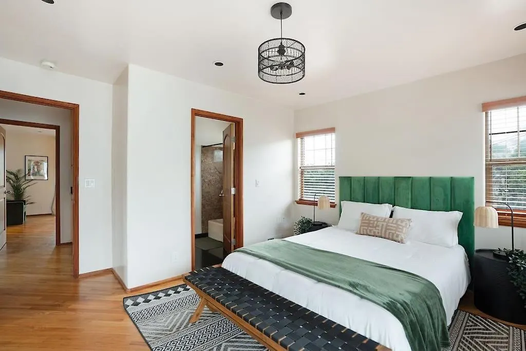 Rooftop City/water Views*jacuzzi*king Beds*central * San Diego