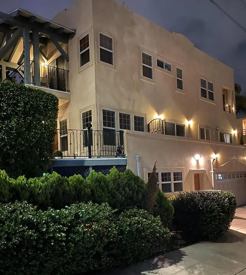 Rooftop City/water Views*jacuzzi*king Beds*central