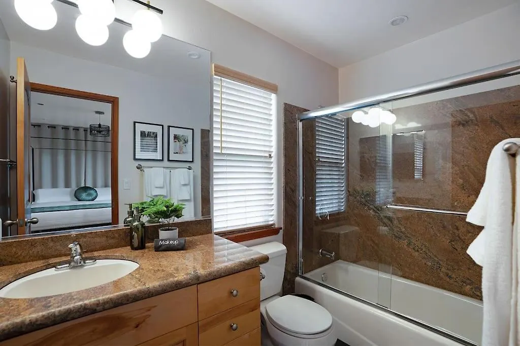 Rooftop City/water Views*jacuzzi*king Beds*central *