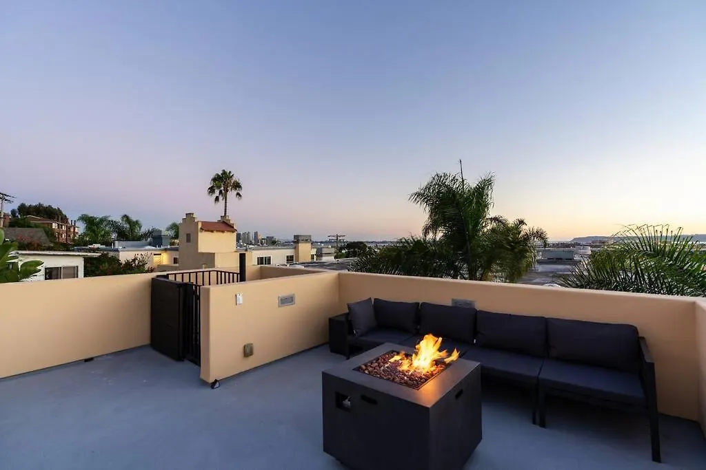 Holiday home Rooftop City/water Views*jacuzzi*king Beds*central San Diego