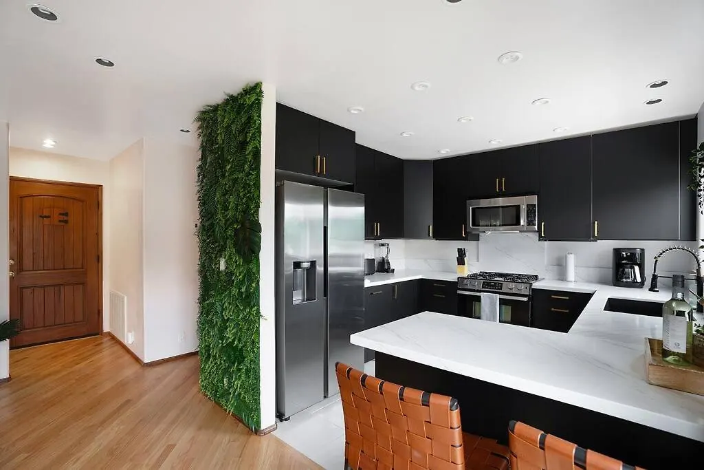 Rooftop City/water Views*jacuzzi*king Beds*central *