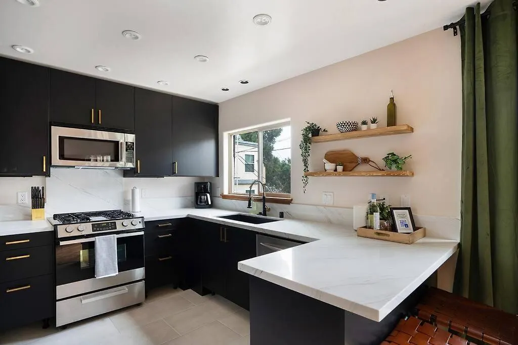 Rooftop City/water Views*jacuzzi*king Beds*central * San Diego