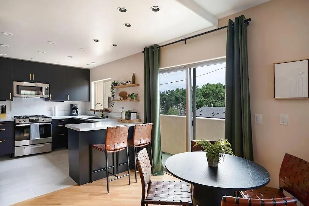 Rooftop City/water Views*jacuzzi*king Beds*central * San Diego